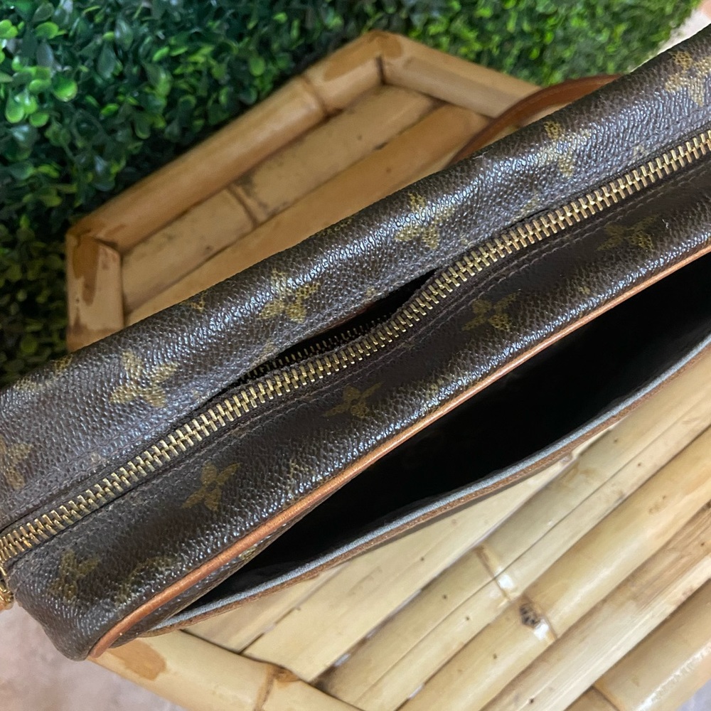 Authentic Louis Vuitton Trocadero Crossbody - Picture 5 of 11